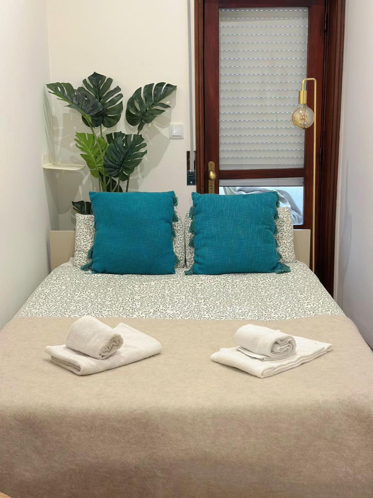 Downtown 2 Minutes By Walk To Center And Metro-Direct To Airpot T4 Apartman Porto Kültér fotó