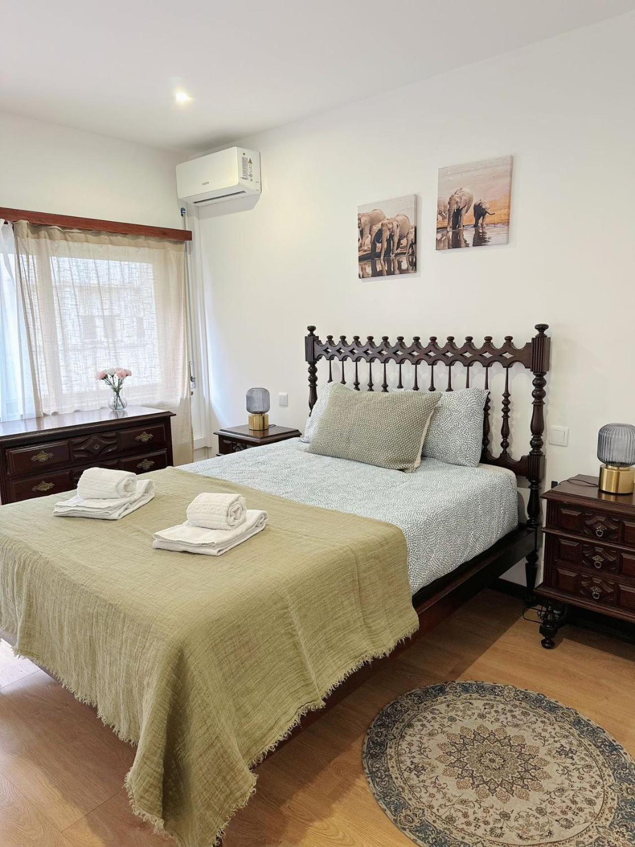 Downtown 2 Minutes By Walk To Center And Metro-Direct To Airpot T4 Apartman Porto Kültér fotó